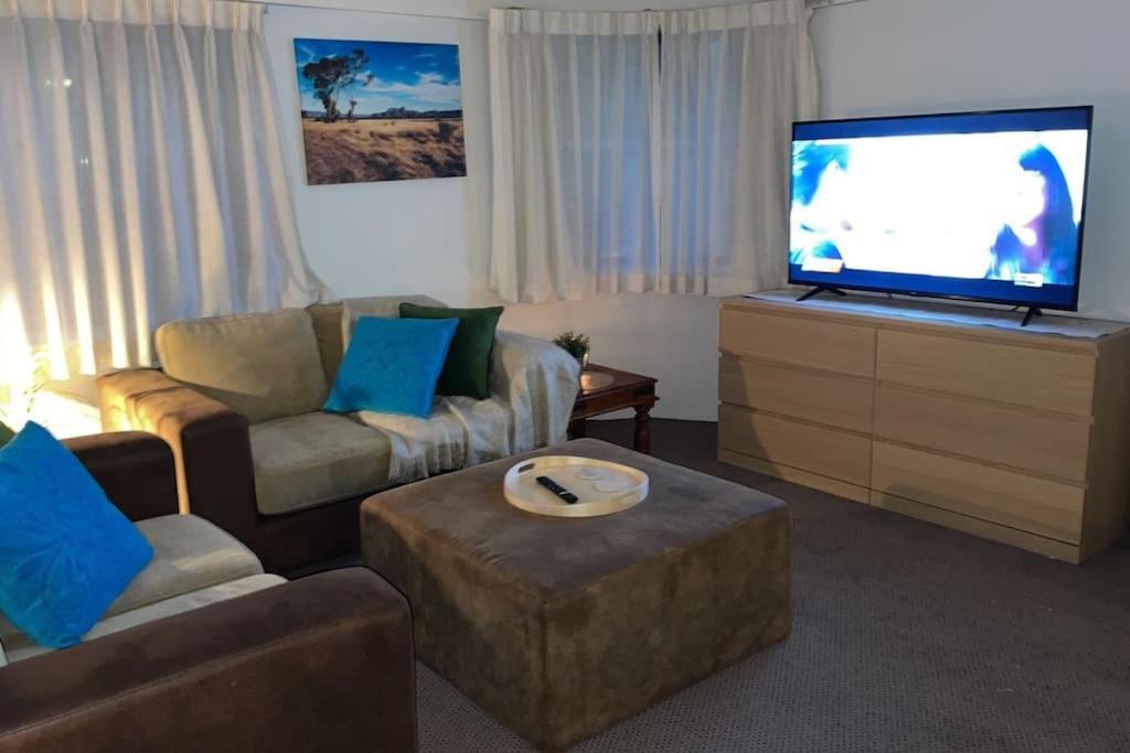 2 Beds 2 Baths Apt In Braddon Cbd - Pool, 1 Free Parking, Gym Camberra Exterior foto