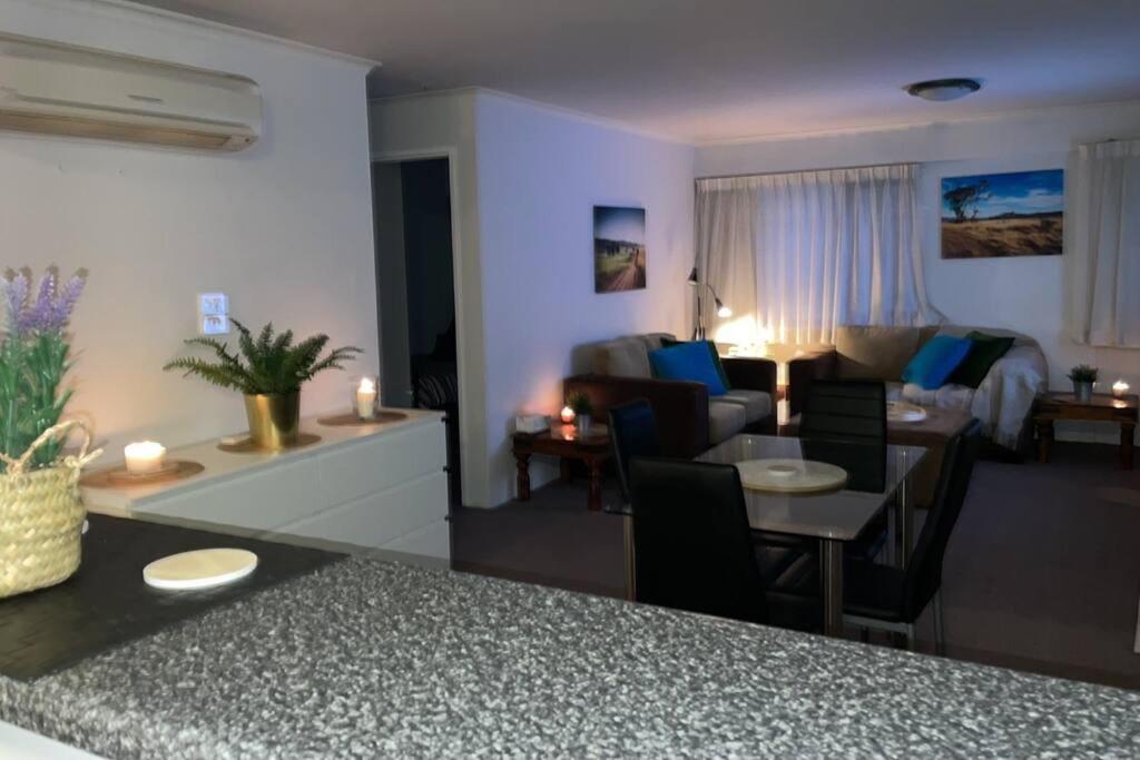 2 Beds 2 Baths Apt In Braddon Cbd - Pool, 1 Free Parking, Gym Camberra Exterior foto